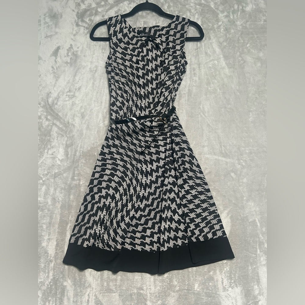 AGB Dress Women’s Medium Career Midi Black White Belted Trippy